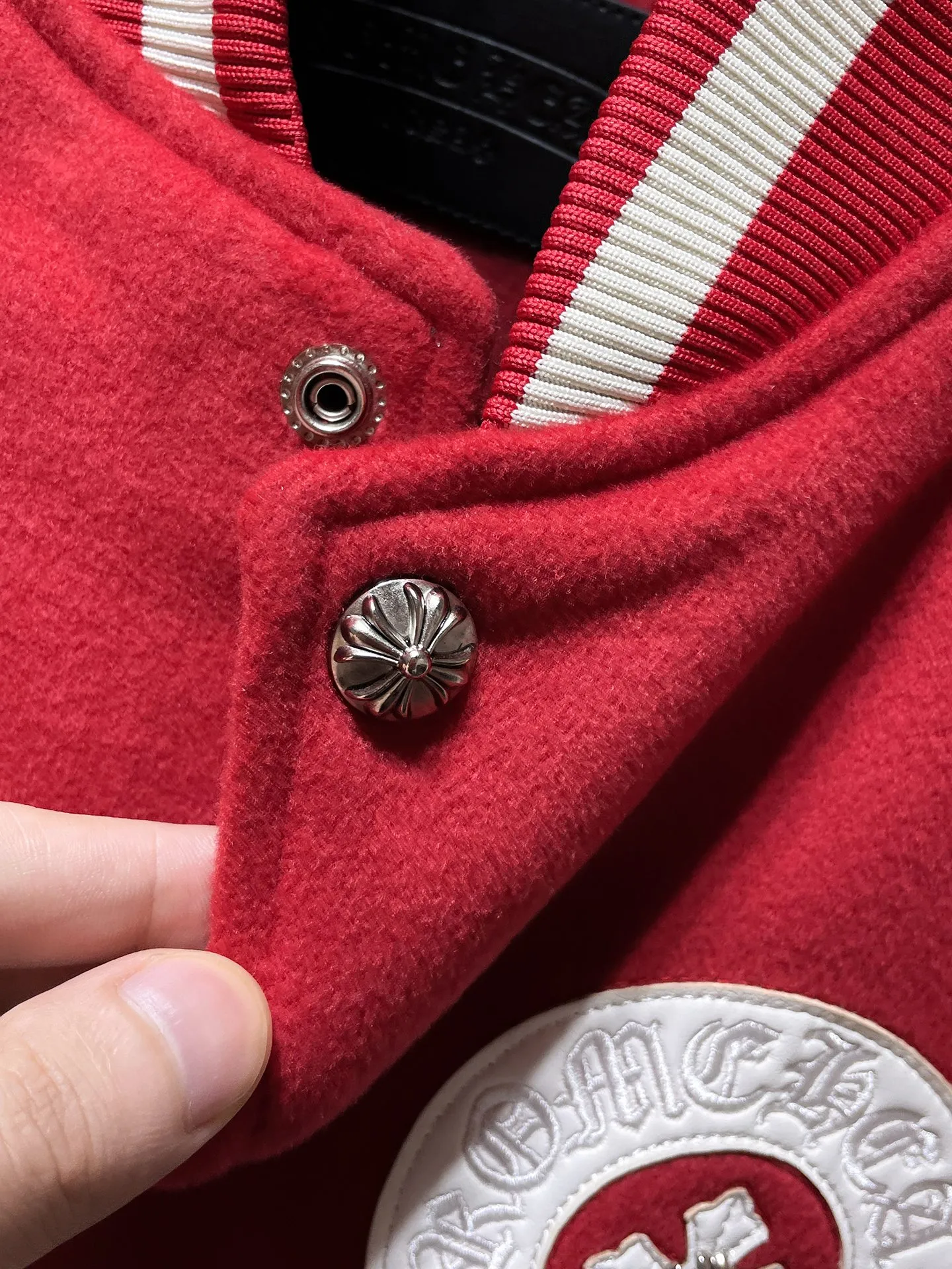 P436 Chrome Hearts 🍁Winter clothing is here🍁 Sanskrit cross woolen leather sleeves spliced ​​with baseball embroidery cotton clothes, heavy embroidery ➕ special craftsmanship for double sleeve splicing, counter synchronization, heavy industry! ! Customized version of thickened woolen fabric, silk lining, customized version of hardware, not the ordinary version on the market! ! 🌈Recommended colors: black red 🌈Code numbers: S, M, L, XL